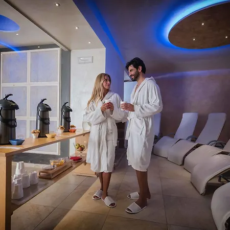 Tramas & 4* أولبيا