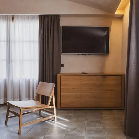 Tramas & Hotel 4*